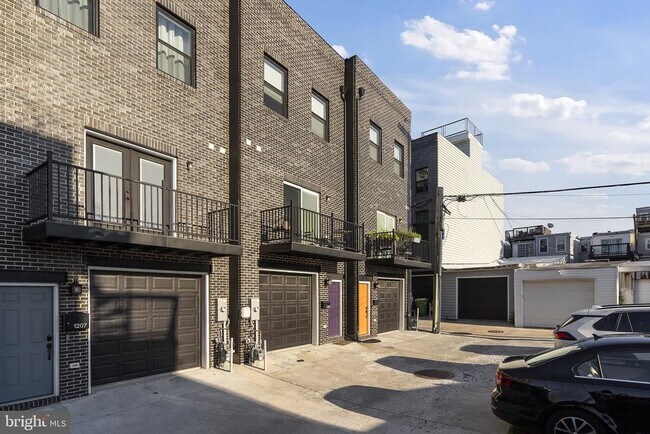 Building Photo - 1207 Clarkson St Rental
