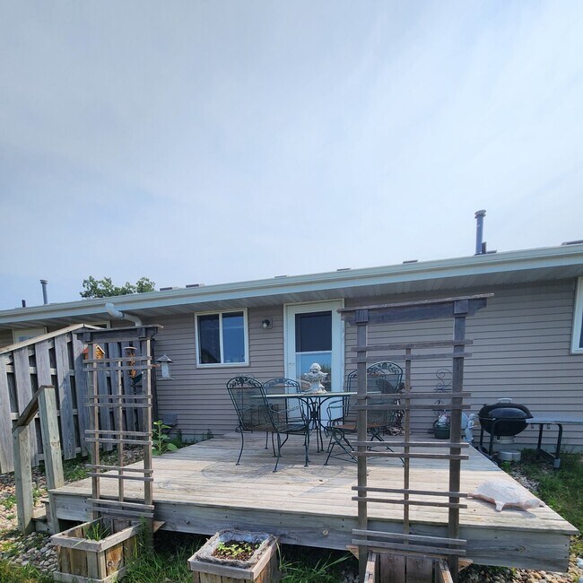 Townhouse (2 bdrm w/ 2.5 car garage, yard,... House Rental in Waupaca