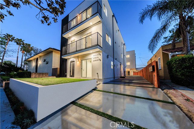 Photo - 10812 Hesby St