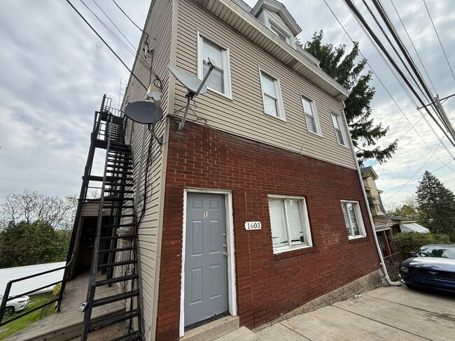 Building Photo - 1603 Arlington Ave Unit 5