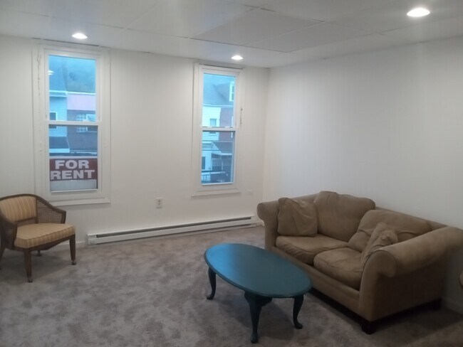 Photo - 403 W Centre St Unit 2 floor