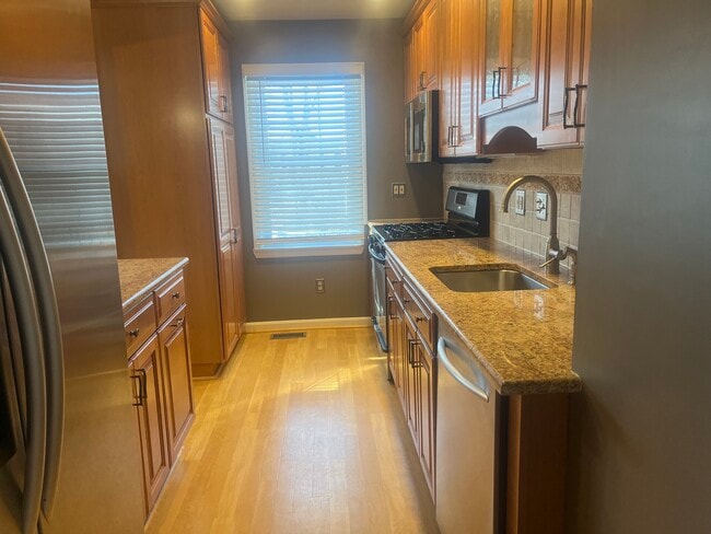 Building Photo - 19 Burnsway Ct