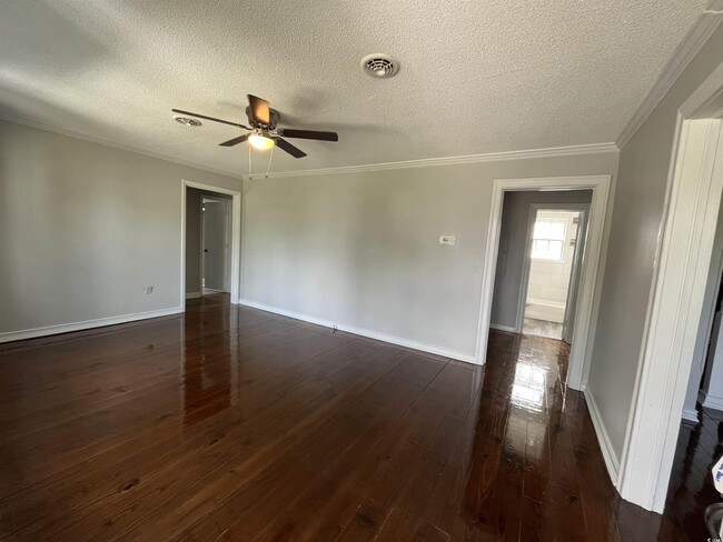 Building Photo - 1309 Saville St Rental