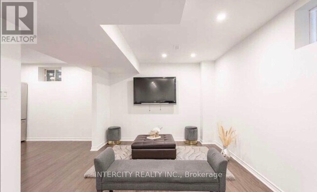 Photo - 201 Romanelli Cres