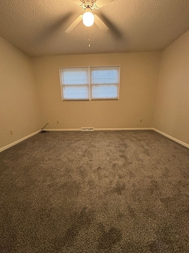 Photo - 2 Bedroom duplex in desirable Waterloo neighborhood!!