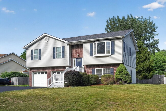 Building Photo - 22628 Rue Woods Dr
