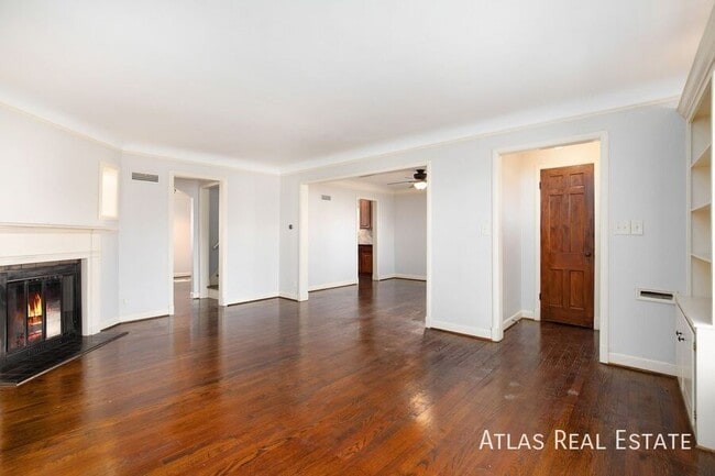 Photo - 5734 Walmer St