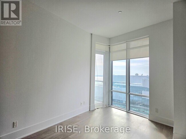 Photo - 15 Merchants' Wharf Unit 1235