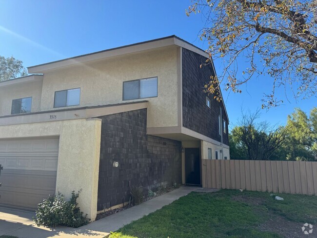 Building Photo - Newly Renovated Cul-De-Sac Home In The Des...