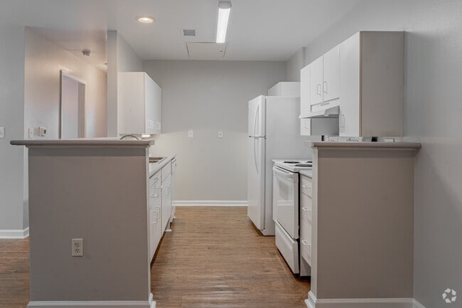 2BR, 1BA - 884SF - Kitchen