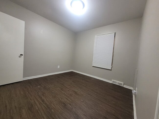 Photo - 405 N Greenwich St