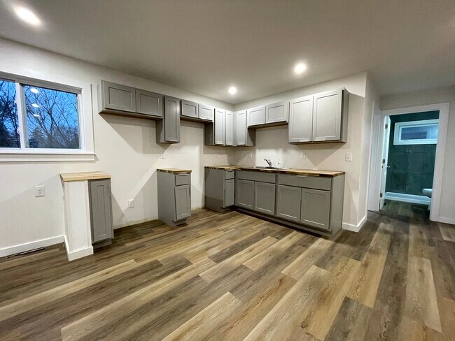 Photo - 7350 Beech Ave