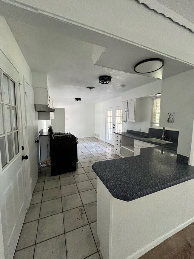 Photo - 110 Leighton Dr