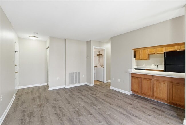 Photo - "Charming 2-Bed Oasis: Cozy 780 Sq Ft Retreat in Sterling, VA!" Unit 3