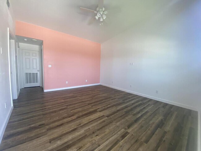 Photo - 818 Airport Rd