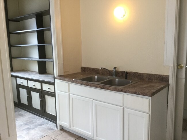 Photo - 3913-3915-3915 W Walnut St Apartamento Unidad Upper