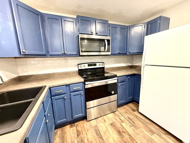Photo - 560 10th Ave NW