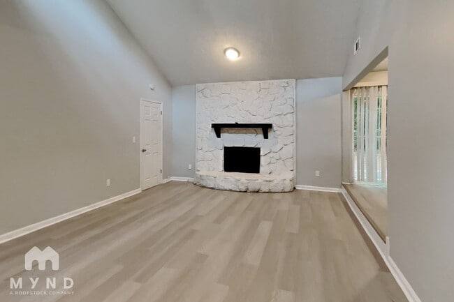 3047 Brook Hollow Dr