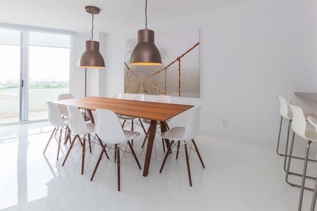 Photo - 5161 Collins Ave