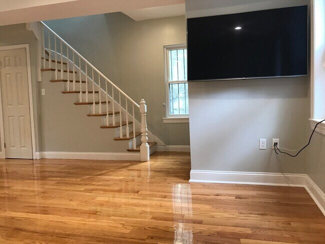 Photo - 6 St James Pl