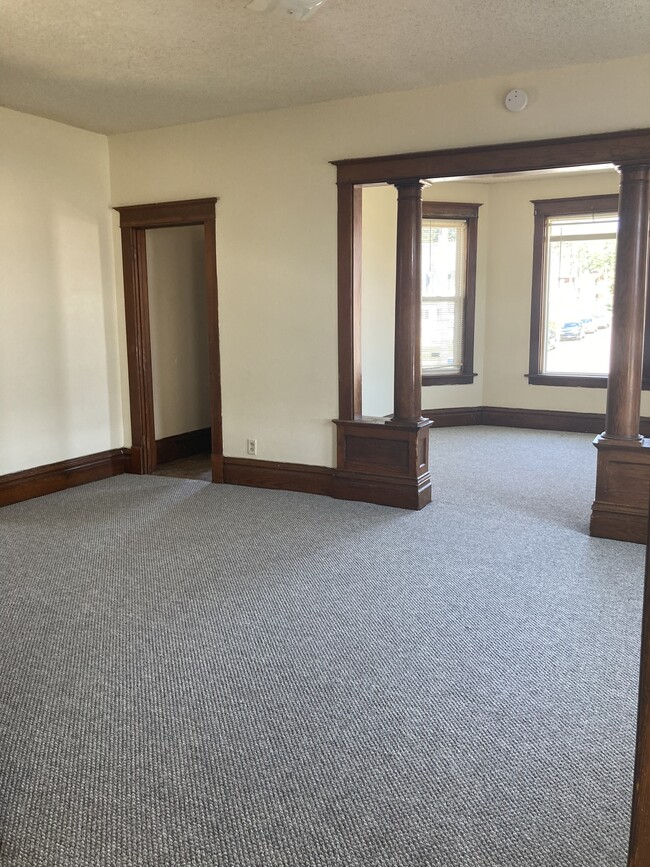 Building Photo - 90 Kaufmann Ave Unit 1