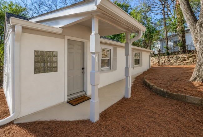 Building Photo - Athens Cottage 1 Bedroom and 1 Bathroom Available for Pre-Leasing!