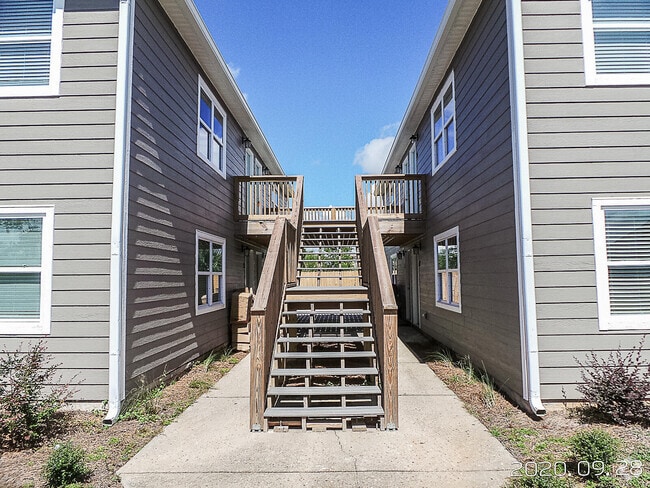 Building Photo - 723 S Berthe Ave Unit 9 Rental