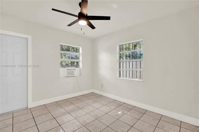 Photo - 105 NW 7th Ave