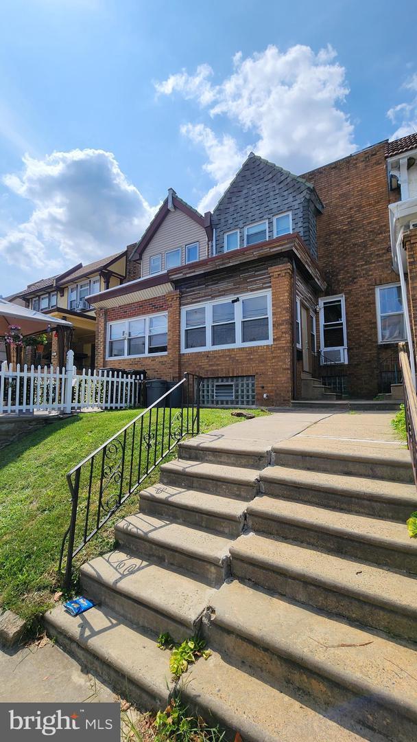 Side View - 1240 Pratt St Unit 1