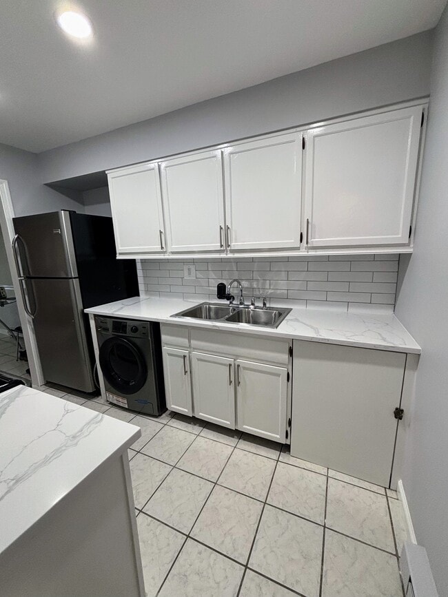 Building Photo - 164 Kennedy Dr Unit 164 Rental