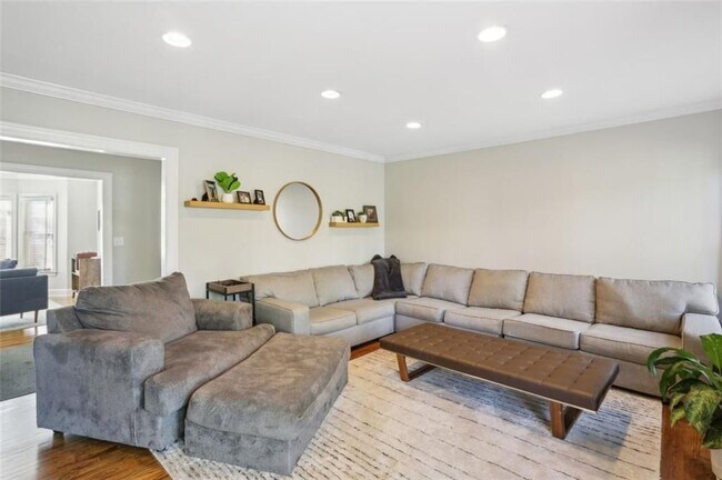 Photo - 3873 Roswell Rd NE