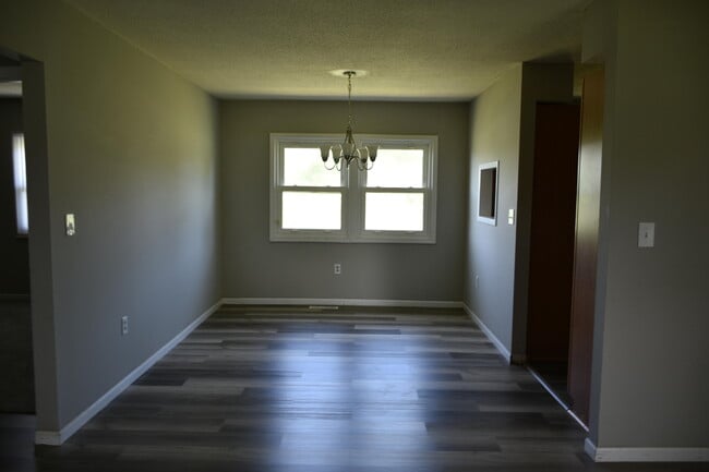 Photo - 714 E Nance Dr