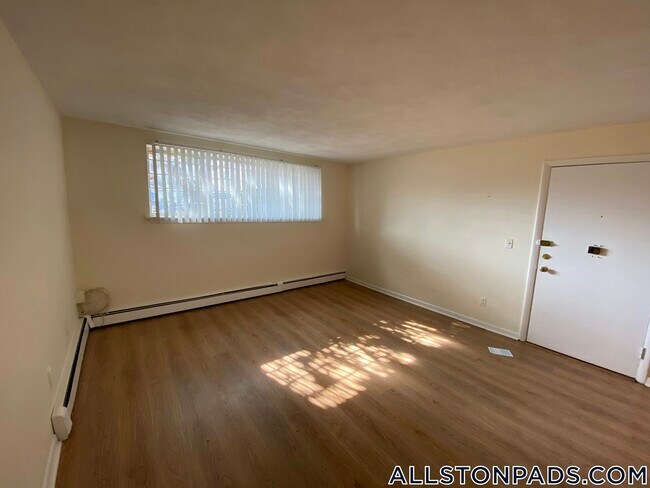 Building Photo - 88 Gardner St