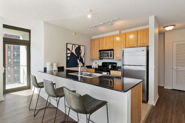 Photo - 350 N Desplaines St