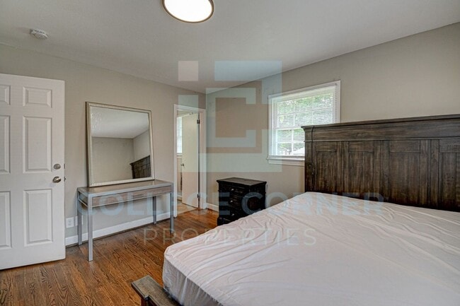 810 Polo Rd