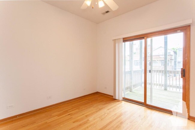 Photo - 1326 W Diversey Pkwy Unidad 3