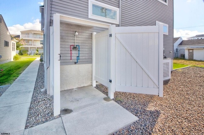 Photo - 352 31st St S