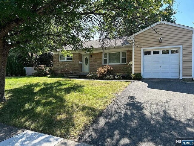 Building Photo - 10-11-11 Alexander Ave