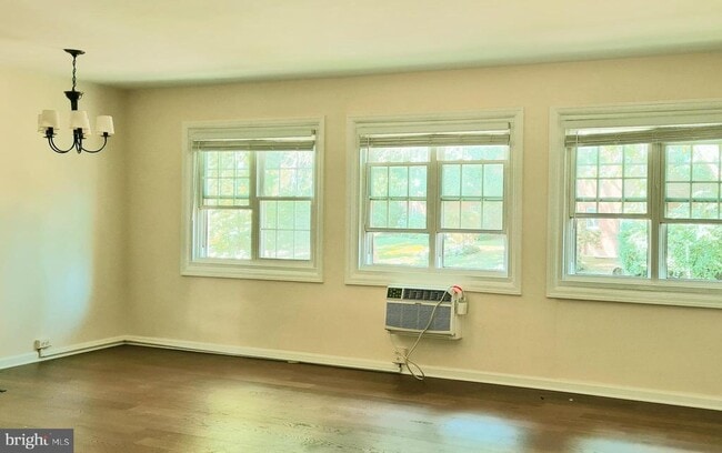 Photo - 1622 Ripon Pl