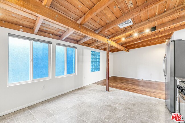 Photo - 1252 W 1st St Unit B