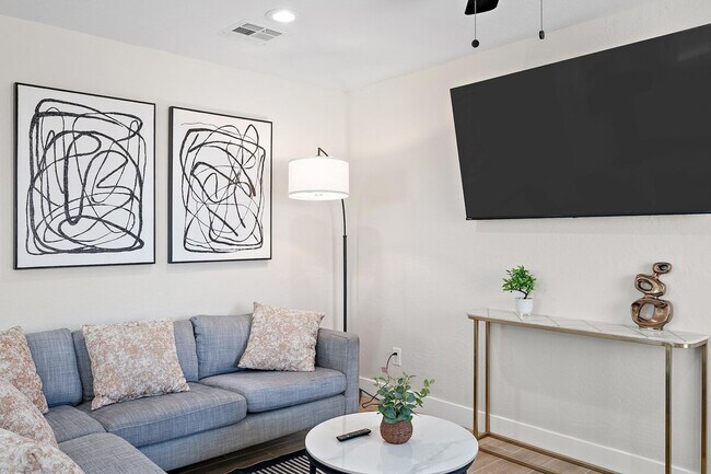 Photo - 1801 E Raymond St Unidad ID1244347P