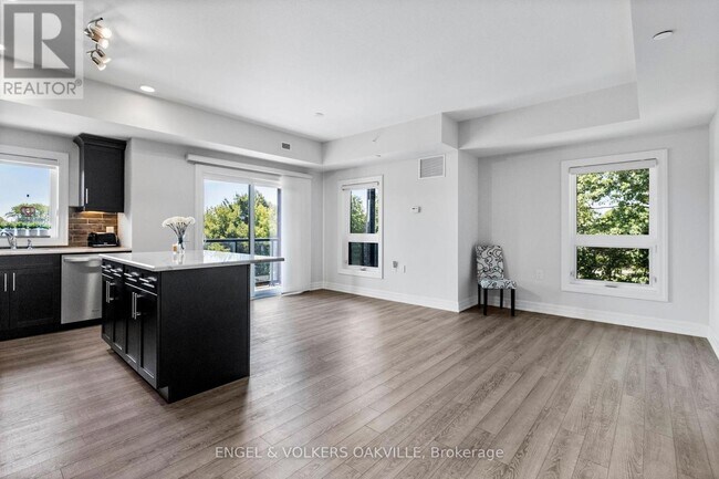 Photo - 212 Lakeport Rd Unité 301