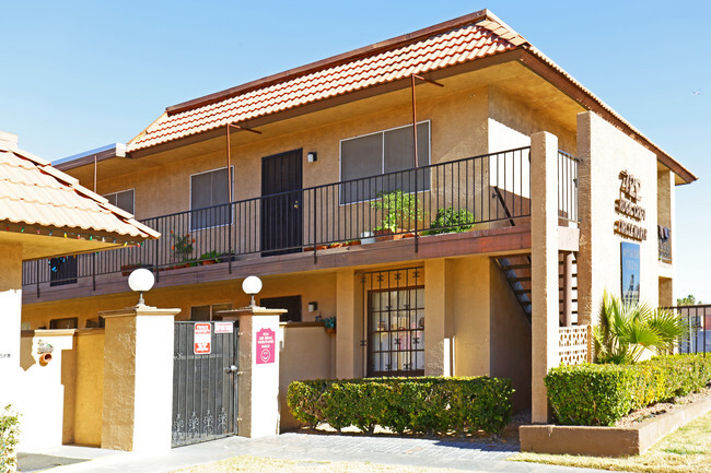 Alexander Villas - Alexander Villas Apartments