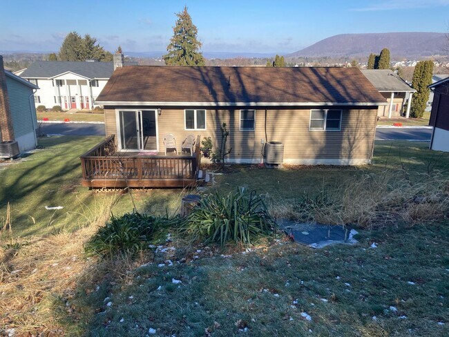 Photo - Three Bedroom House in Boalsburg Available for Mid-July