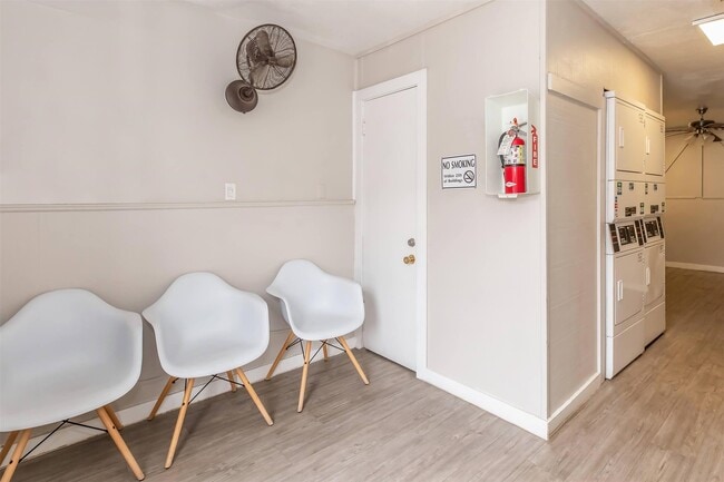 Photo - 1212 Hampshire Ln Unidad 121-2