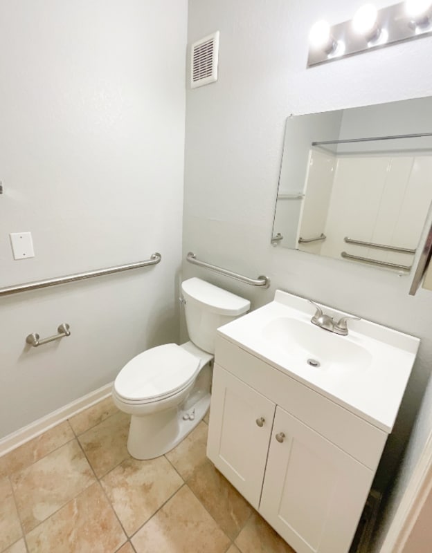 Photo - 2744 Melrose Ave Apartamento Unidad 1-214