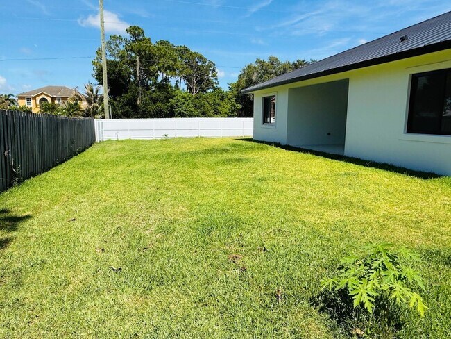 Photo - 1701 SW Cannon Ave