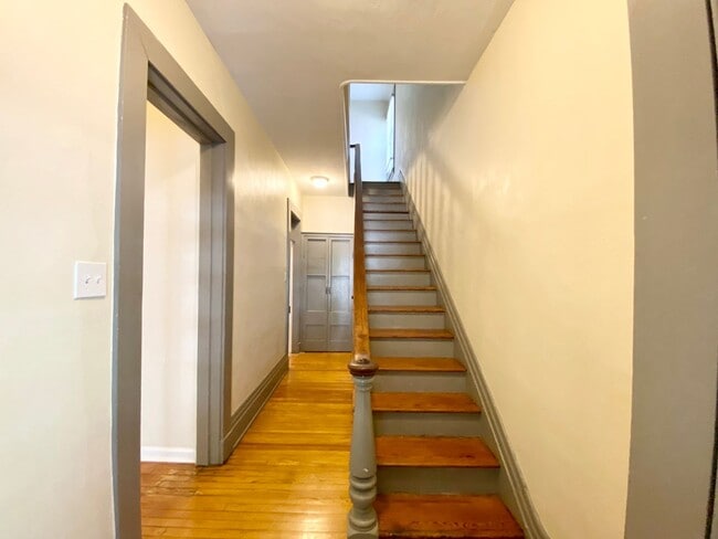 Photo - 5 bedroom /2 bath Mins. from UC for $750/p...
