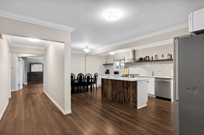 Photo - 644 S 189th St