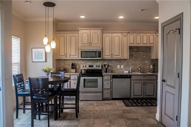 Photo - 608 SW 5th St